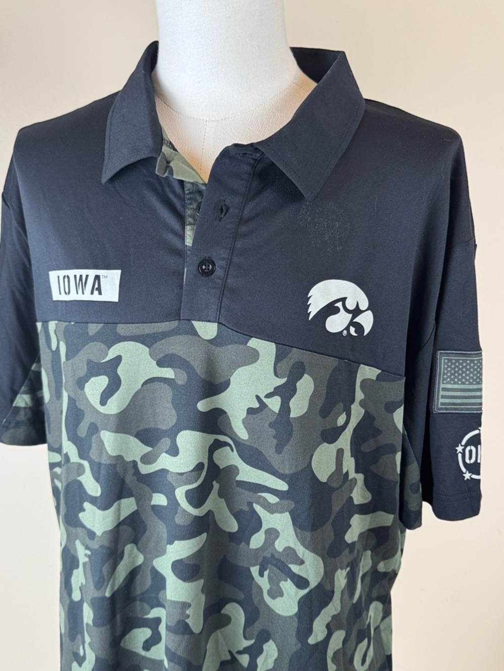 Colosseum Men’s Large Iowa Camo-Panel Black Polo Shirt